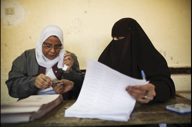 AP - La autoridad electoral decidi&#243; retrasar la clausura de los colegios para permitir a m&#225;s personas ejercer su derecho al voto.