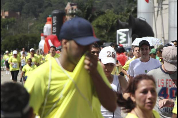 Esteban Jaramillo y Sebastián Salazar - Más de 10 mil competidores se dieron cita en esta histórica cita deportiva que se corría en las modalidades de 5, 10, 21 y 42 kilómetros.