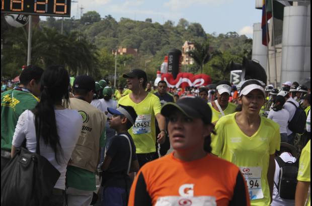 Esteban Jaramillo y Sebastián Salazar - Más de 10 mil competidores se dieron cita en esta histórica cita deportiva que se corría en las modalidades de 5, 10, 21 y 42 kilómetros.