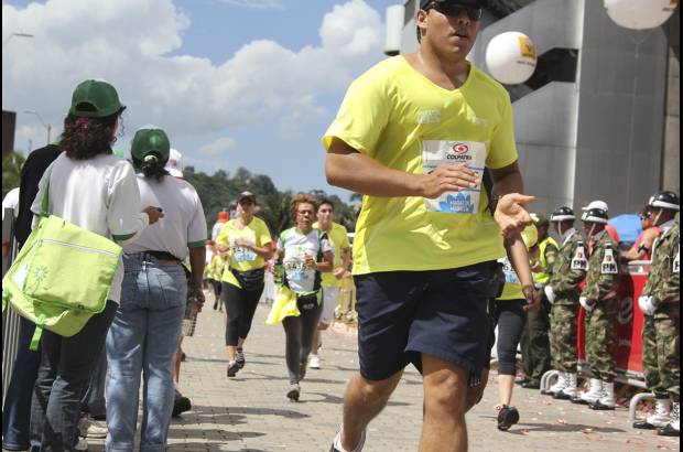 Esteban Jaramillo y Sebastián Salazar - Más de 10 mil competidores se dieron cita en esta histórica cita deportiva que se corría en las modalidades de 5, 10, 21 y 42 kilómetros.
