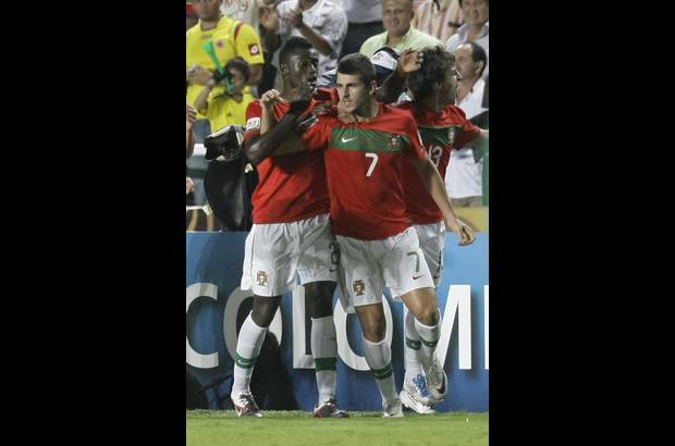 AP - Camer&#250;n no estuvo en su noche. Sus mejores hombres, Franck Ohandza, Christ Mbondi y Clarence Bitang, que dejaron huella de su f&#250;tbol r&#225;pido y habilidoso en el debut, esta vez no se encontraron y eso lo pag&#243; caro el cuadro africano.