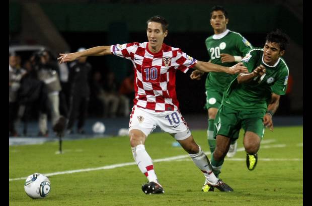 Colprensa - En el primer tiempo, en el estadio Centenario, se vio orden y disciplina pero no ambición.