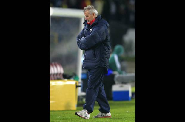 Reuters - El seleccionador de Francia, Francis Smerecki, se quej&#243; de los errores cometidos por su equipo. &quot;Hay que cometer menos errores y hoy cometimos casi los mismos que ante Portugal&quot;.