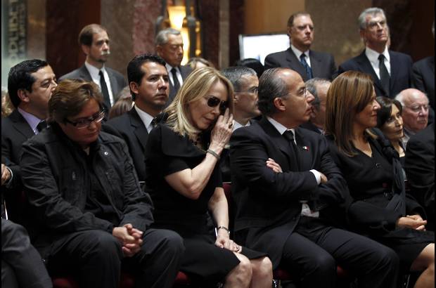 Foto Reuters - El mandatario dedic&#243; la mayor parte de su discurso a leer pasajes de la obra del autor &quot;En esto creo&quot;, en el que Carlos Fuentes cavila sobre la idea de la muerte.