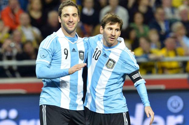 REUTERS - Argentina firm&#243; una brillante victoria en Estocolmo frente a Suecia (2-3). Los goles en la primera media hora acabaron con la resistencia de la selecci&#243;n de Ibrahimovic.