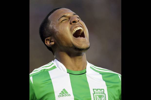 Reuters - Jherson C&#243;rdoba (2) y Dorlan Pab&#243;n (2) fueron los goleadores del encuentro.