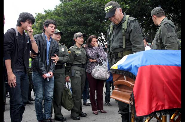 Hernán Vanegas - Cristian Flórez Hidalgo tenía 42 años, 23 de ellos al servicio de la Policía. Era padre de cuatro hijos y estaba radicado con su esposa en Medellín.