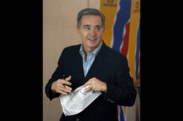 Reuters - El presidente invit� a los colombianos a votar en paz.