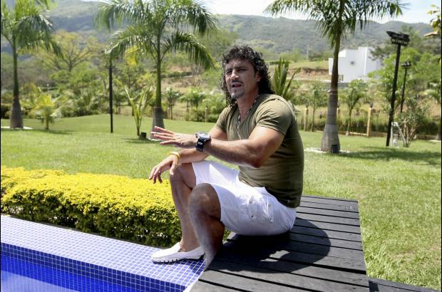 Juan Antonio S&#225;nchez - En su finca de recreo, un lugar apacible y acogedor, Leonel &#193;lvarez pasa los d&#237;as.