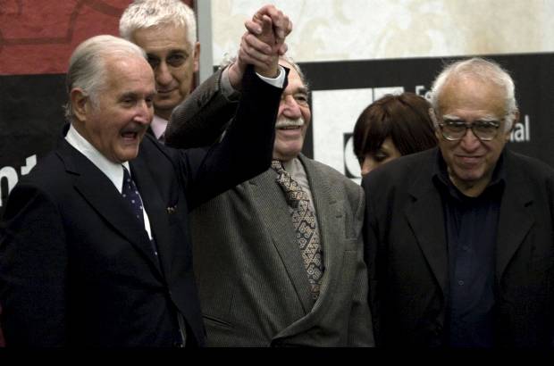 Reuters - En su cuenta de Twitter, el presidente mexicano Felipe Calderón, declaró: Lamento profundamente el fallecimiento de nuestro querido y admirado Carlos Fuentes, escritor y mexicano universal. Descanse en paz.