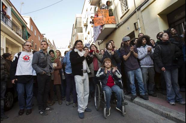 Reuters - Los amigos de Yeimi Pérez reaccionaron con voces de solidaridad antes de saber que el desalojo había sido suspendido por 15 días.