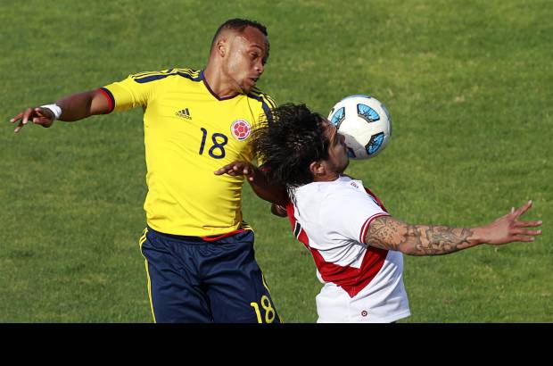 Reuters - 6 opciones de gol desperdici&#243; Colombia, incluyendo el penalti y dos postazos.
