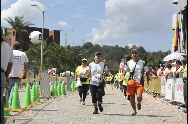 Esteban Jaramillo y Sebastián Salazar - Más de 10 mil competidores se dieron cita en esta histórica cita deportiva que se corría en las modalidades de 5, 10, 21 y 42 kilómetros.