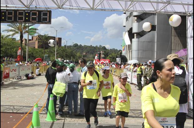 Esteban Jaramillo y Sebastián Salazar - Más de 10 mil competidores se dieron cita en esta histórica cita deportiva que se corría en las modalidades de 5, 10, 21 y 42 kilómetros.