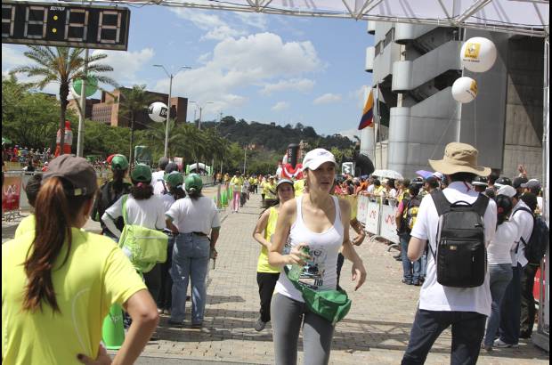Esteban Jaramillo y Sebastián Salazar - Más de 10 mil competidores se dieron cita en esta histórica cita deportiva que se corría en las modalidades de 5, 10, 21 y 42 kilómetros.