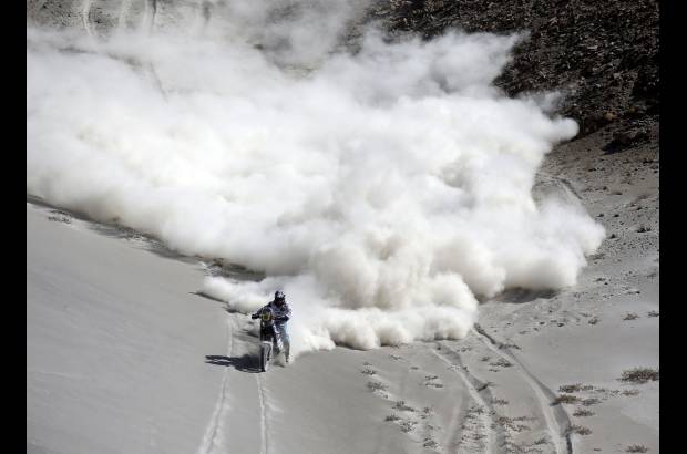 Reuters - El rali se disputa en motos, autos, camiones y cuatrimotos.