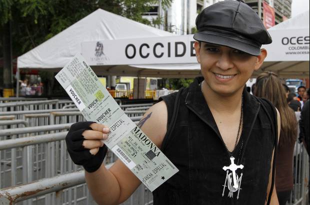 Foto Donaldo Zuluaga - Alegr&#237;a, emoci&#243;n, ansiedad y mucha expectativa es lo que sienten los fan&#225;ticos de Madonna para su concierto. Los madrugadores al estadio Atanasio Girardot saben que este mi&#233;rcoles 28 de noviembre ser&#225; un d&#237;a inolvidable. As&#237; se vive la jornada.