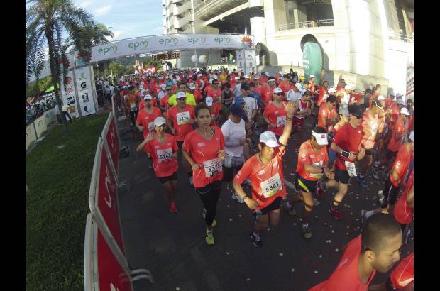 Esteban Jaramillo y Sebastián Salazar - Más de 10 mil competidores se dieron cita en esta histórica cita deportiva que se corría en las modalidades de 5, 10, 21 y 42 kilómetros.