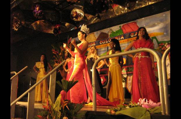 Carolina Calle Vallejo - La despedida de la actual soberana, dio inicio a los nervios finales.