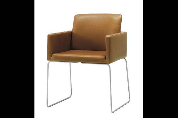 Nuevas tradiciones, lo nuevo de BoConcept - La silla Nomi en cuero caf&#233; claro es una pieza de dise&#241;o vanguardista que puede ser utilizada en salas, comedores y estudios. Hace parte de la colecci&#243;n 2011 de BoConcept, Nuevas tradiciones, disponible en las tiendas desde el 16 de septiembre.