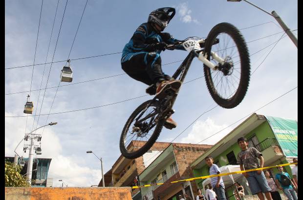 Hernán Vanegas - Los pequeños se gozaron la prueba y quedaron descrestados con la pericia de estos intrépidos competidores.