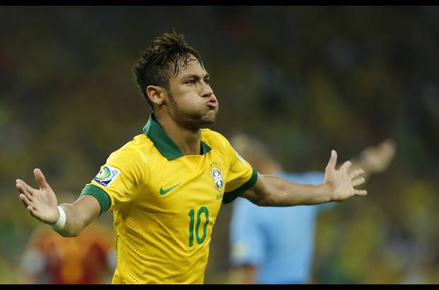 AP - Neymar, la gran figura del partido, se hizo presente en el marcador al conquistar el segundo tanto del seleccionado de Brasil.