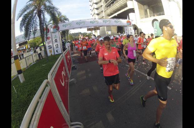Esteban Jaramillo y Sebastián Salazar - Más de 10 mil competidores se dieron cita en esta histórica cita deportiva que se corría en las modalidades de 5, 10, 21 y 42 kilómetros.