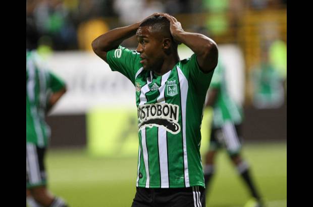 Hernán Vanegas - Dorlan Pabón se lamenta por el resultado. Nacional tuvo opciones como para sacar un mejor resultado en Bogotá, pero la puntería no estuvo de su lado este domingo.