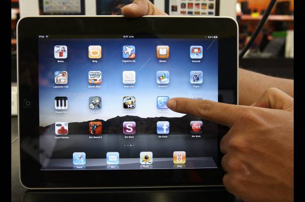 Róbinson Sáenz - Los iPad de Apple se consiguen de 16 gigas y Wi-fi a 990.000 pesos. El de 64, con Wi-fi y tecnología 3D cuesta 1.799.000.