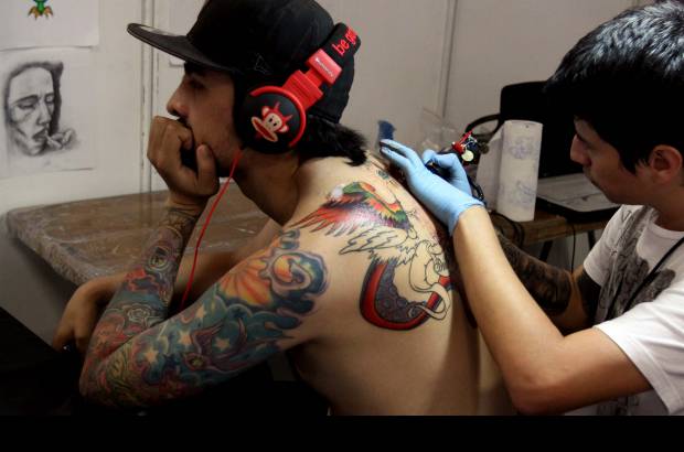 - Aún no está claro cuál es el origen del milenario arte del tatuaje.