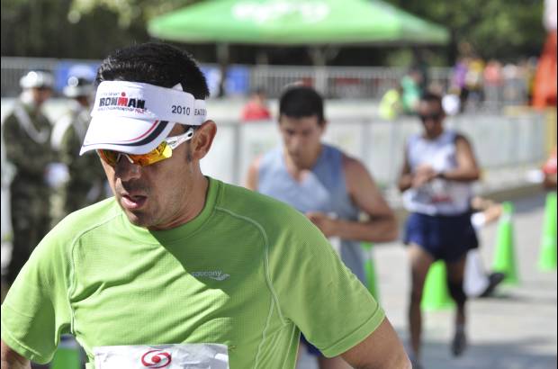 Esteban Jaramillo y Sebasti&#225;n Salazar - M&#225;s de 10 mil competidores se dieron cita en esta hist&#243;rica cita deportiva que se corr&#237;a en las modalidades de 5, 10, 21 y 42 kil&#243;metros.