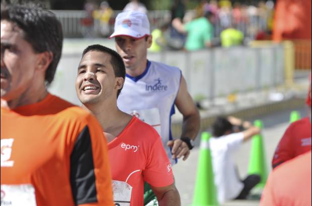 Esteban Jaramillo y Sebasti&#225;n Salazar - M&#225;s de 10 mil competidores se dieron cita en esta hist&#243;rica cita deportiva que se corr&#237;a en las modalidades de 5, 10, 21 y 42 kil&#243;metros.