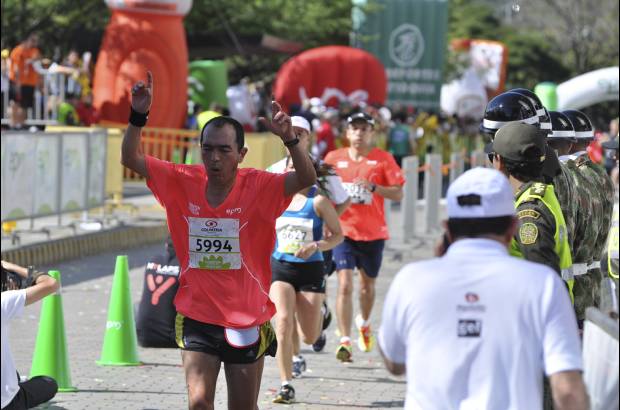 Esteban Jaramillo y Sebasti&#225;n Salazar - M&#225;s de 10 mil competidores se dieron cita en esta hist&#243;rica cita deportiva que se corr&#237;a en las modalidades de 5, 10, 21 y 42 kil&#243;metros.