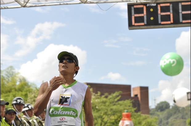Esteban Jaramillo y Sebasti&#225;n Salazar - M&#225;s de 10 mil competidores se dieron cita en esta hist&#243;rica cita deportiva que se corr&#237;a en las modalidades de 5, 10, 21 y 42 kil&#243;metros.