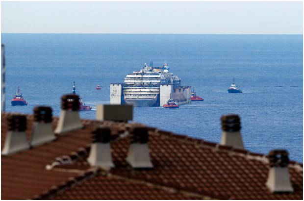 Reuters - El combustible fue extra&#237;do a inicios de la operaci&#243;n de rescate del barco, pero tambi&#233;n hab&#237;a dentro substancias qu&#237;micas, comida y desechos humanos y se tem&#237;a que se derramasen.