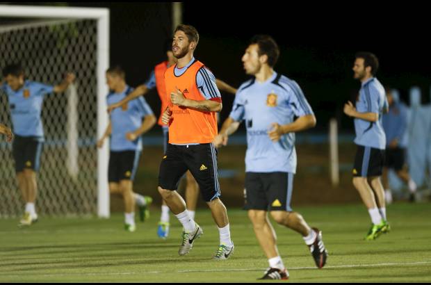 - Espa&#241;a es otro de los favoritos con algunos problemas internos como saber si Casilla o Vald&#233;s es el arquero titular.