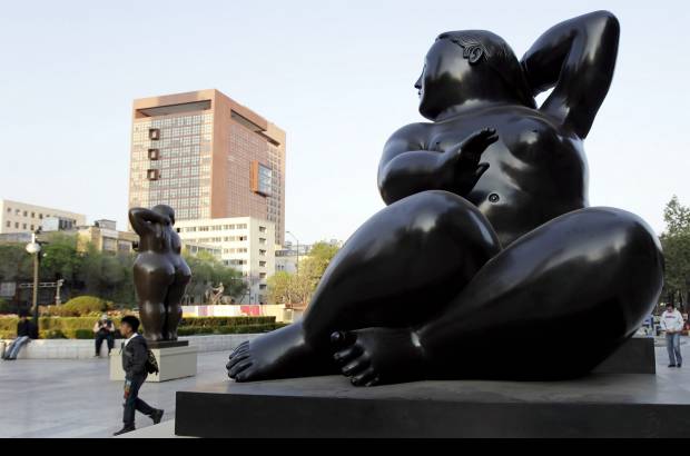 Reuters - Su hija, Lina Botero, es la curadora de esta muestra, que reúne 177 piezas entre óleos, dibujos, técnica mixta, esculturas en pequeño formato y esculturas monumentales.