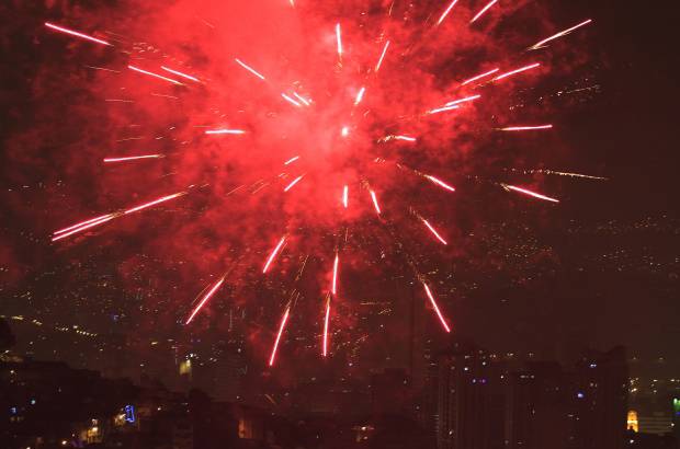 Fotos: Robinson Sáenz - La Alborada es la forma como Medellín recibe el mes de diciembre. Un acto alegre para algunos, pero incómodo y doloroso para muchos otros.