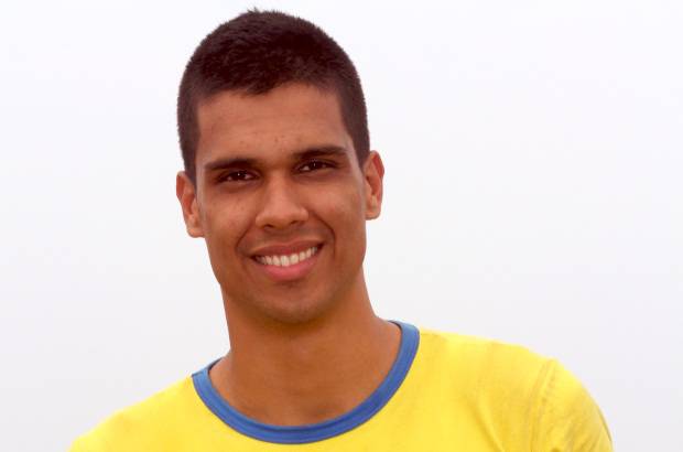 Cortes&#237;a Canal Caracol - JHON ALEXANDER JIM&#201;NEZ: Profesor de educaci&#243;n f&#237;sica en un colegio de Pereira. Sue&#241;a con ser jugador profesional de voleibol. Afirma que Risaralda est&#225; por encima de las dem&#225;s regiones de Colombia.