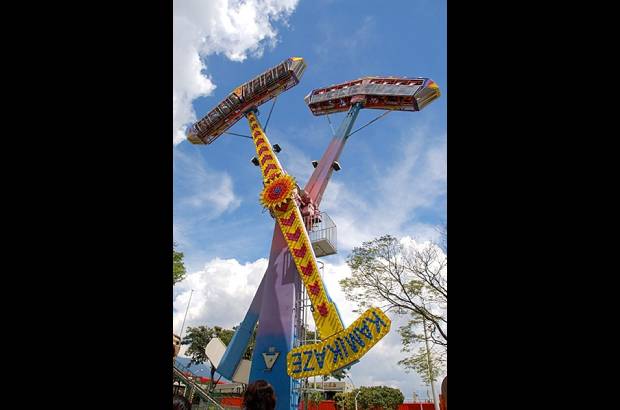 FOTO EL COLOMBIANO - Es uno de los sitios de recreación de mayor acogida por los habitantes de Medellín. Sus juegos mecánicos y el lago que tiene en su centro son sus atracciones más reconocidas. Por el Parque Norte J. Emilio Valderrama han pasado casi todos los medellinenses.