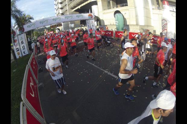 Esteban Jaramillo y Sebastián Salazar - Más de 10 mil competidores se dieron cita en esta histórica cita deportiva que se corría en las modalidades de 5, 10, 21 y 42 kilómetros.