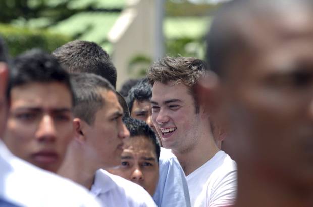 Presidencia de la Rep&#250;blica - Hoy empiezo una gran experiencia que voy a recordar por el resto de mi vida. Me siento muy orgulloso de pertenecer al glorioso Ej&#233;rcito, escribi&#243; en Twitter, Esteban Santos.