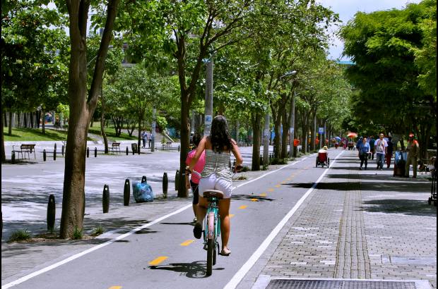 Foto: archivo El Colombiano - Las bicicletas siguen su crecimiento como una alternativa de movilidad día a día.