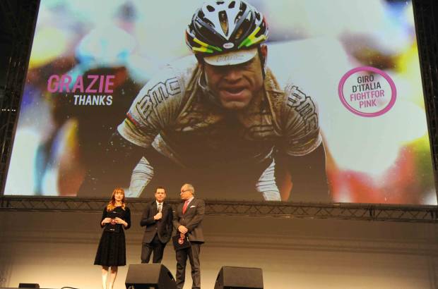 AP - Rigoberto Ur&#225;n estuvo a rueda del l&#237;der Nibali en los kil&#243;metros finales.
