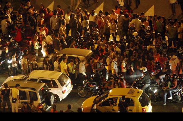 Jaime Pérez - Miles de paisas aceptaron la invitación de la Alcaldía de Medellín para celebrar el Bicentenario de la Independencia.
