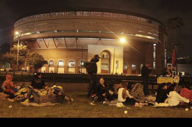 Foto R&#243;binson Saenz - A pesar de larga fila y la espera, los &#225;nimos nunca se alteraron.