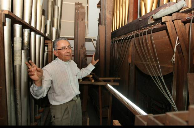 Juan Antonio S&#225;nchez - Al interior del &#243;rgano se encuentran la mayor&#237;a de las flautas, en diversos tama&#241;os y construidas con diferentes materiales.