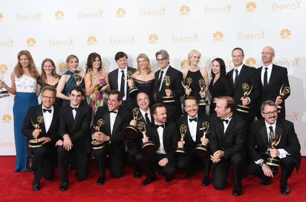 AFP - "Breaking Bad" arrasó en la 66 edición de los premios Emmy, una ceremonia celebrada en el teatro Nokia de Los Ángeles, donde la serie creada por Vince Gillian puso el broche de oro a sus cinco temporadas con cinco galardones, incluido el de mejor drama, que ya consiguió en 2013.