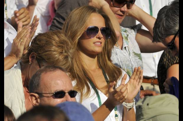 Reuters - Kim Sears alent&#243; a su novio Murray desde la tribuna.