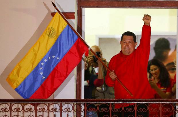 Reuters - Los simpatizantes de Capriles reconocieron la labor de su candidato minutos después de que se conocieran los resultados de las elecciones y este diera su discurso.